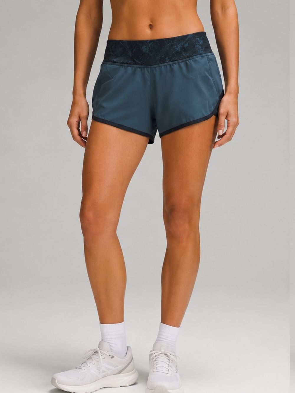 Lululemon Speed Shorts 2.5” Low Rise Teal Blue Black Women’s Running Shorts Sz 8